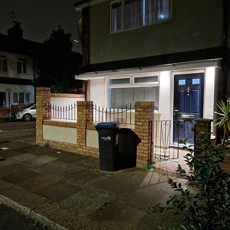 Stylish 2 Bed Home- Short Walk To Tottenham Stadium/Stations Londra Esterno foto