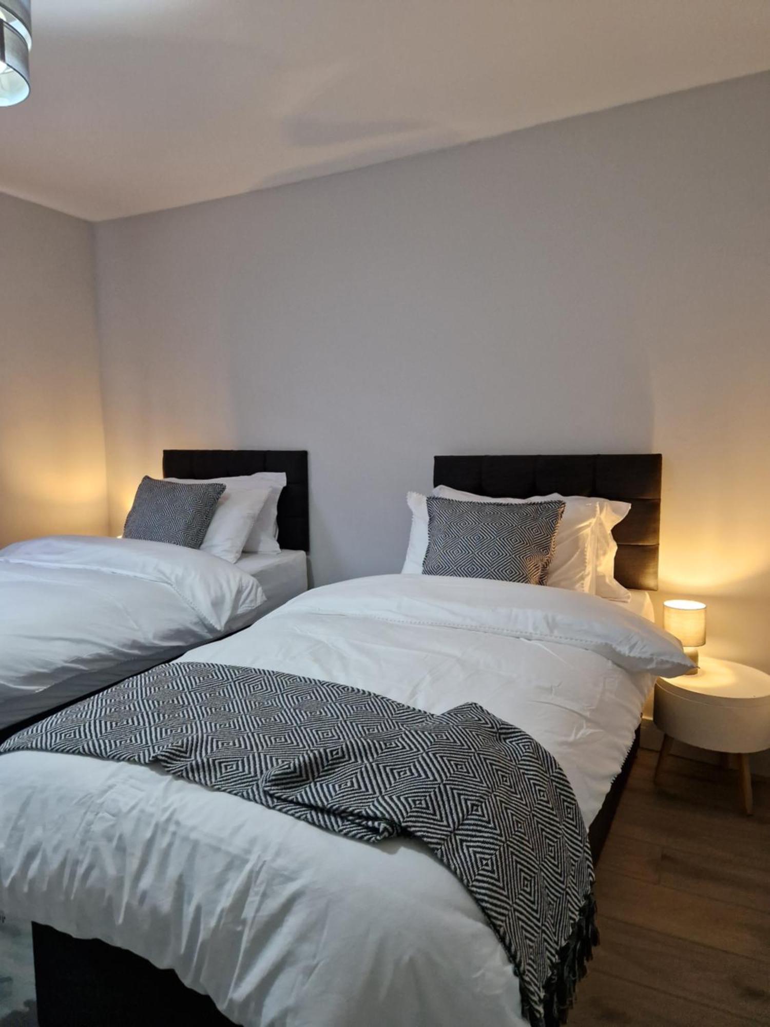 Stylish 2 Bed Home- Short Walk To Tottenham Stadium/Stations Londra Esterno foto