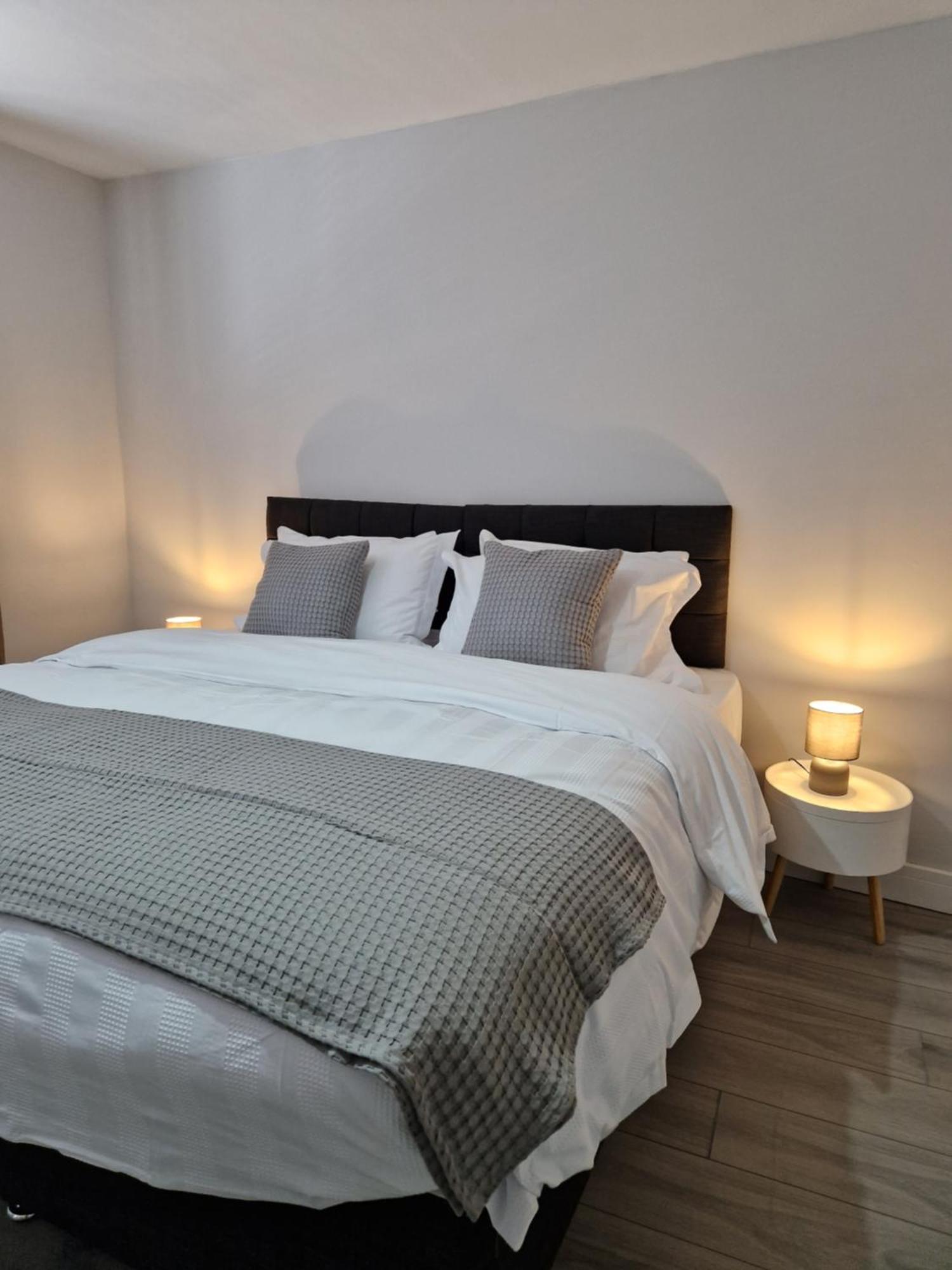 Stylish 2 Bed Home- Short Walk To Tottenham Stadium/Stations Londra Esterno foto